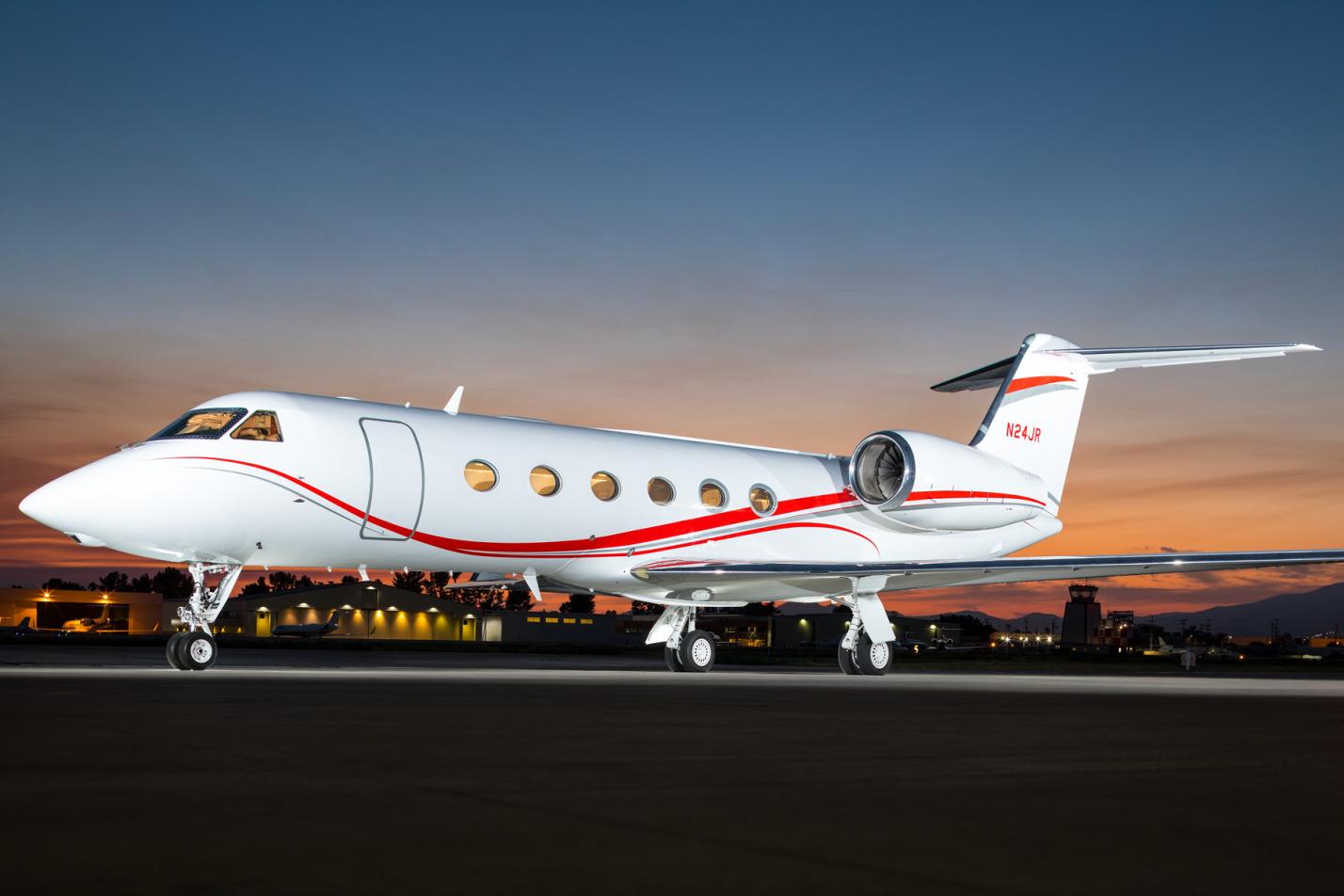 What Are the Differences Between the Gulfstream G650 and G700?