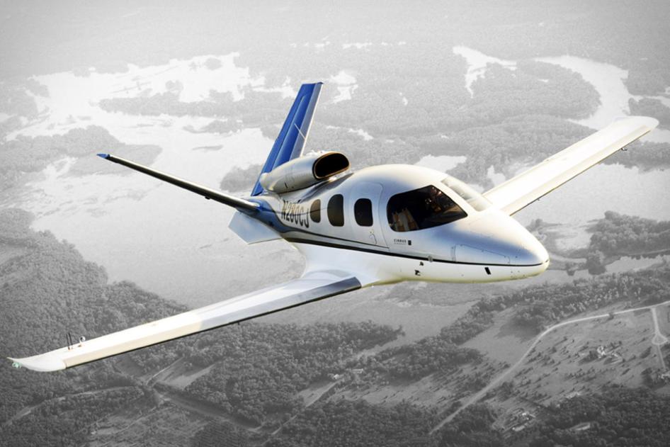 What are the career opportunities for pilots who fly the Cirrus Aircraft SR22?